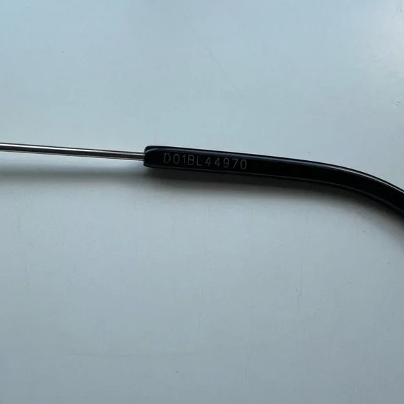 Saint Laurent Monogram Classic Pilot Sunglasses - Picture 6 of 6